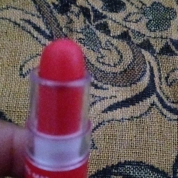 Lipstick Variety of colors never worn - Picture 6 of 6